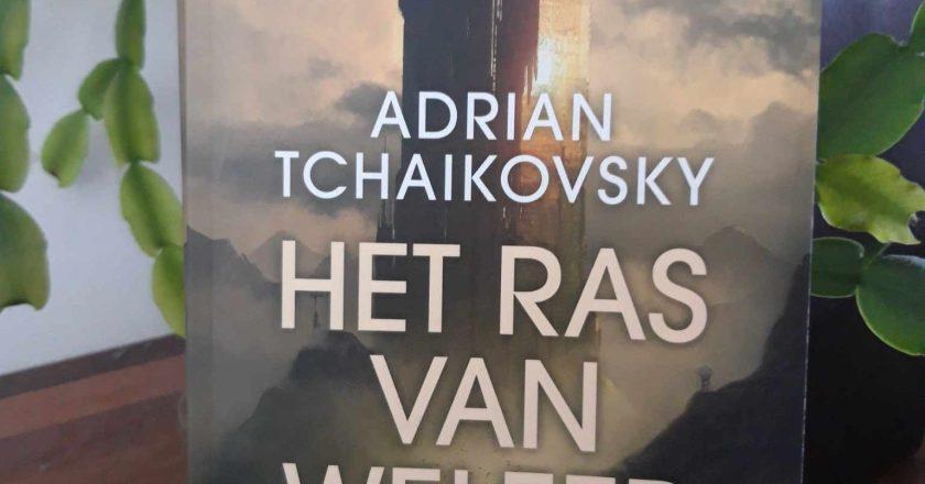 Boekrecensie: Taalkundige dans in Het ras van weleer – Adrian Tchaikovsky